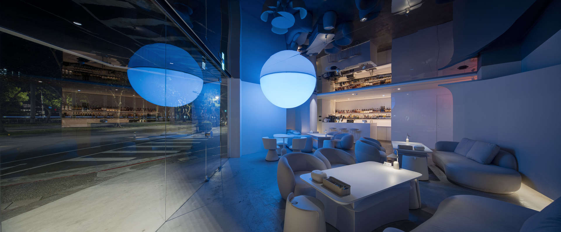 咖啡廳 × 餐酒館設計｜K Plus X Mirana，日夜雙模式，同空間承載兩種商業型態